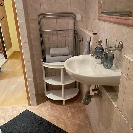 Apartmany 2Kk U Fakultni Nemocnice Volne Parkovani Hradec Kralove Exterior photo