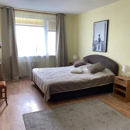 Apartmany 2Kk U Fakultni Nemocnice Volne Parkovani Hradec Kralove Exterior photo