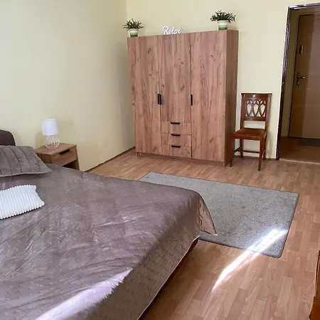 Apartmany 2Kk U Fakultni Nemocnice Volne Parkovani Hradec Kralove Exterior photo
