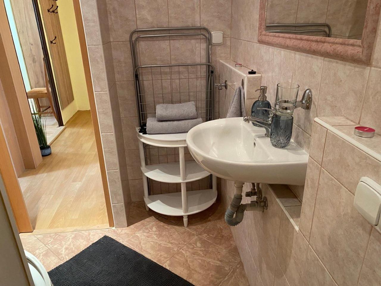 Apartment 2kk U Fakultni Nemocnice Volne Parkovani Hradec Kralove
