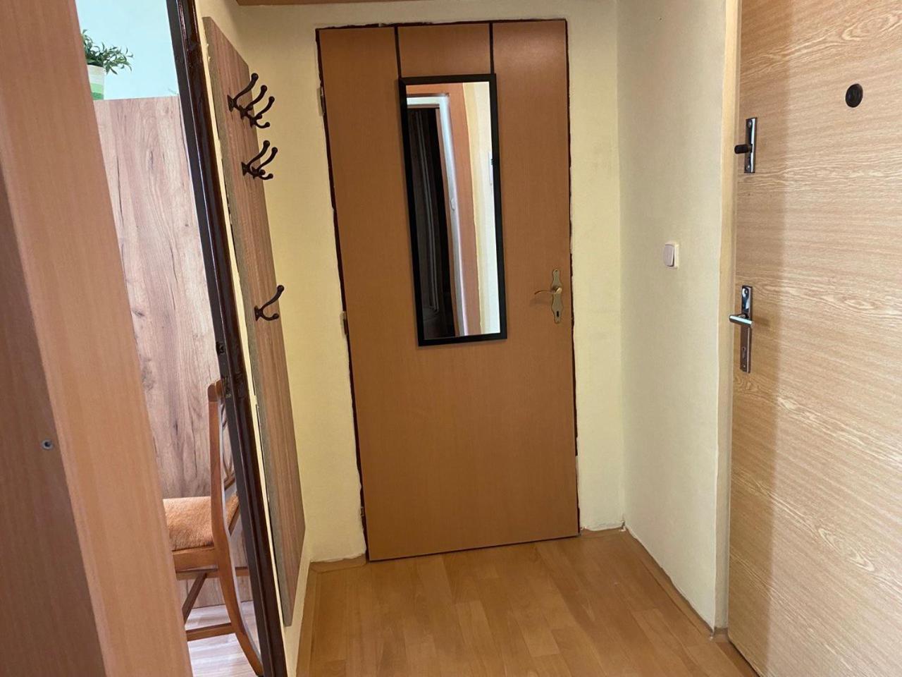 Apartamento 2kk U Fakultni Nemocnice Volne Parkovani Hradec Králové