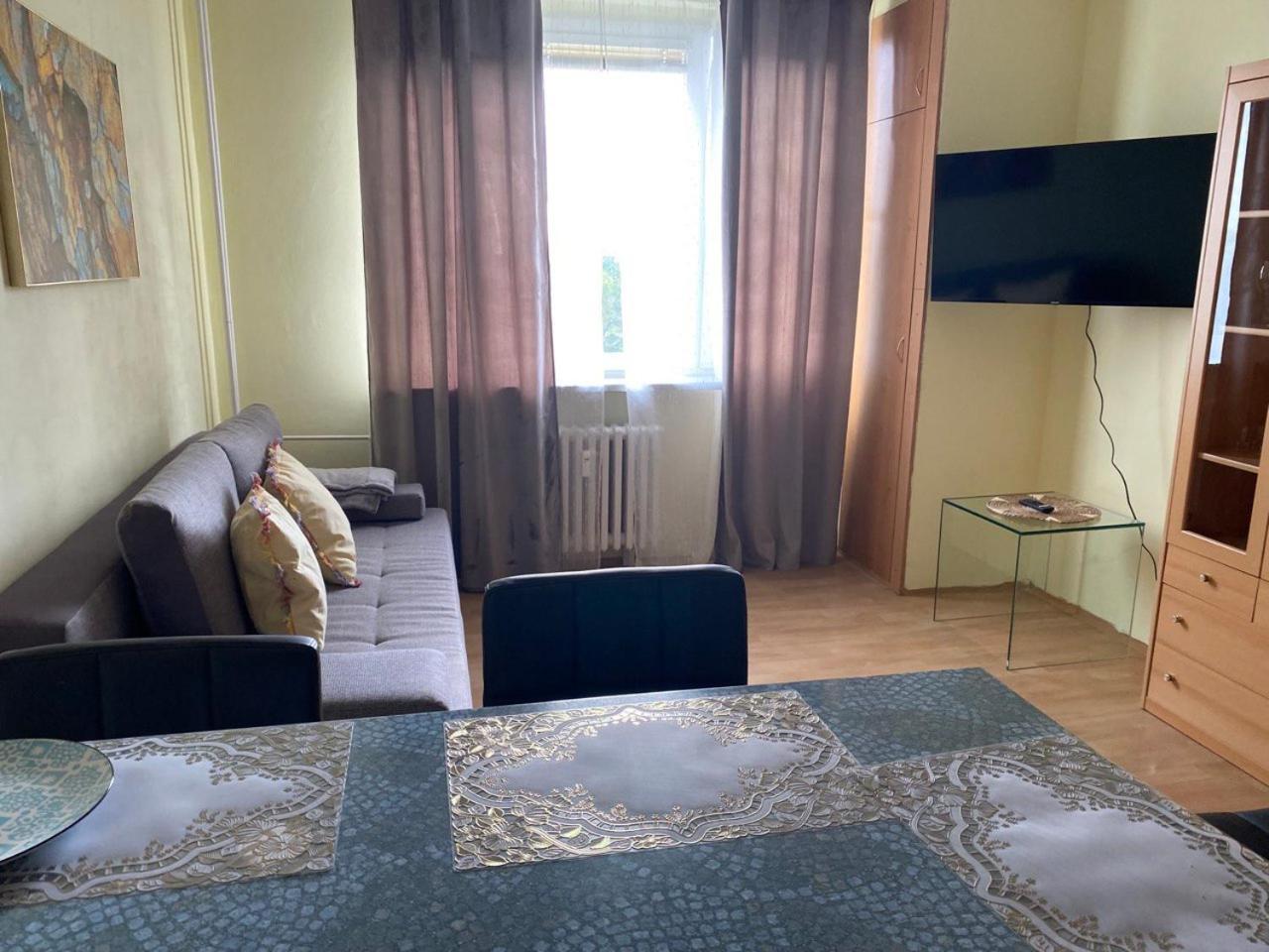 2kk U Fakultni Nemocnice Volne Parkovani * Hradec Kralove